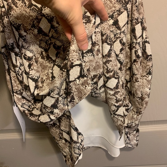 3/25🌻NWT NORDSTROM BRAND SNAKESKIN PRINT TANK TOP - Picture 6 of 7